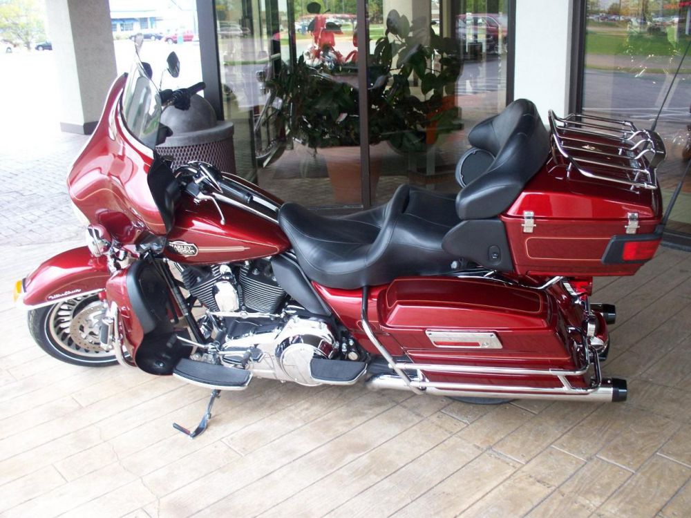2009 Harley-Davidson FLHTCU Touring 