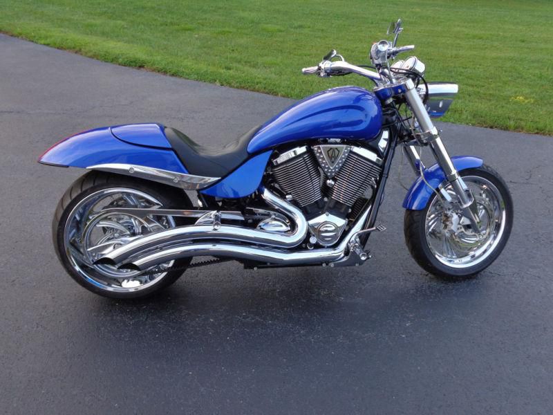 2008 Victory Hammer *loaded with chrome and extras, mint, low miles*