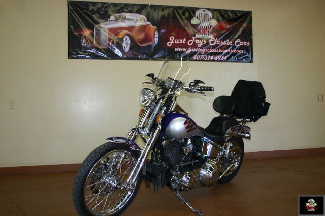 Used 2006 Harley Davidson Dyna Glide for sale.
