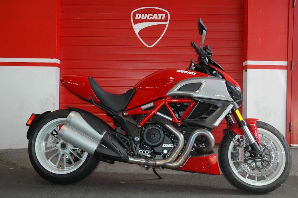 2013 Ducati Diavel Stripe Sportbike 