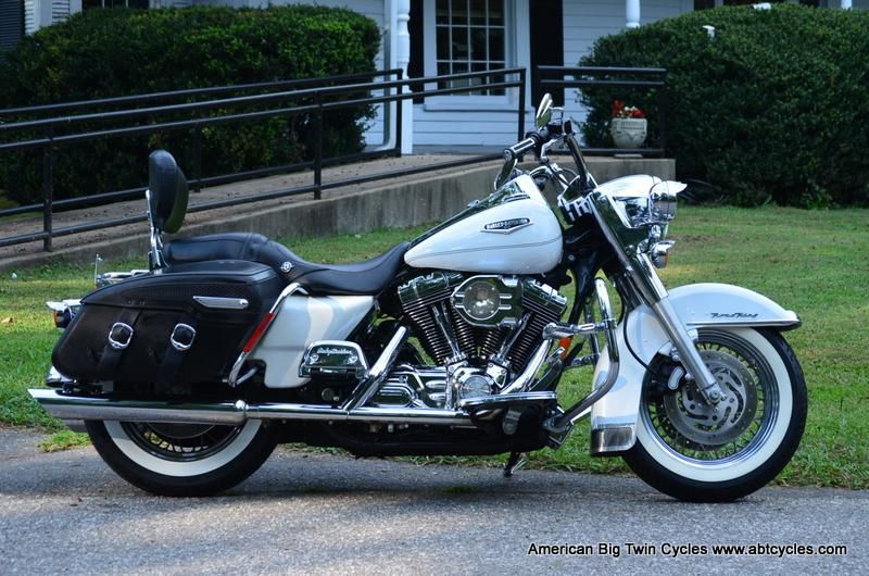 2004 HARLEY DAVIDSON ROAD KING CLASSIC LOW MILES NEW WHITE WALLS 88 CU IN 5 SPD