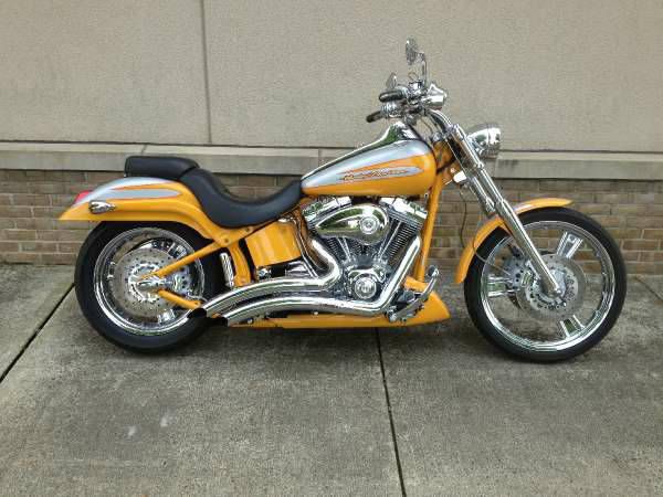 Two-tone yellow pearl and platinum mist 2004 harley-davidson fxstdse2 eagle soft