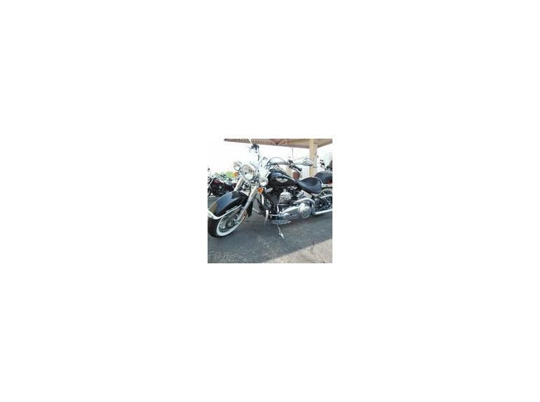 2012 Harley-Davidson Softail Deluxe FLSTNI Sportbike 