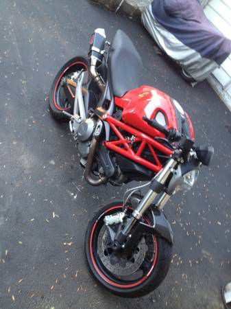 2009 Ducati Monster 696 1,100 miles