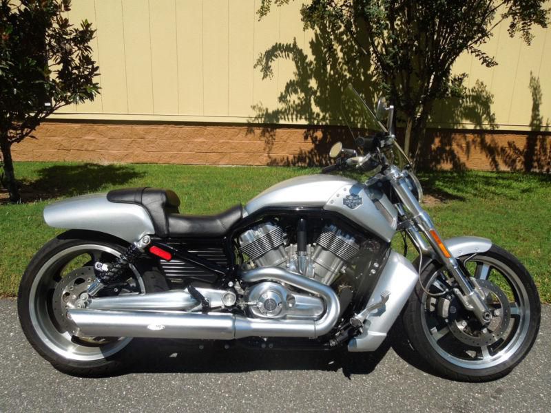 VROD MUSCLE, 1250CC, LOW MILES, DETACH SHIELD, EXHAUST, ABS BRAKES, ONE OWNER