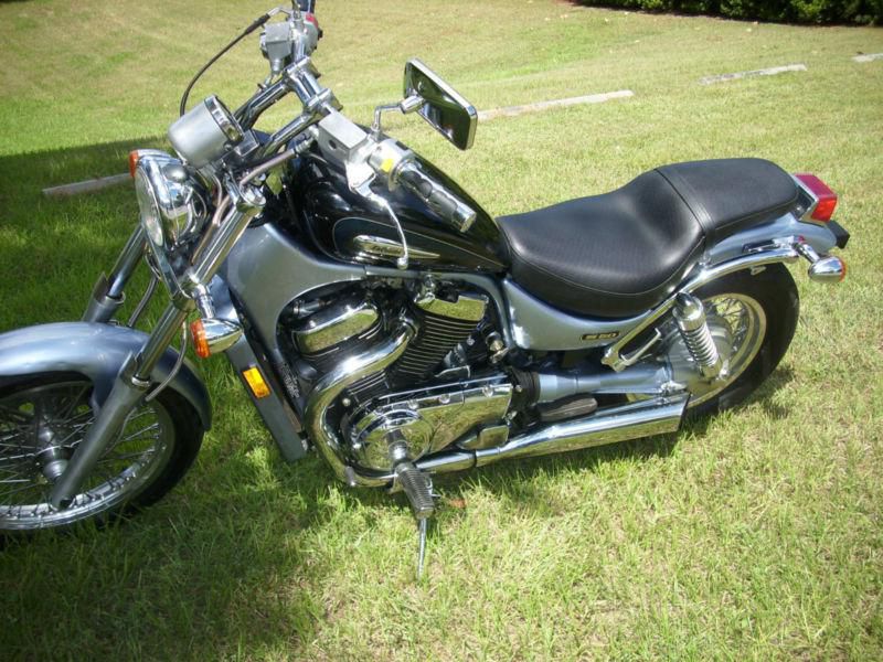 2005 suzuki intruder 800cc s50