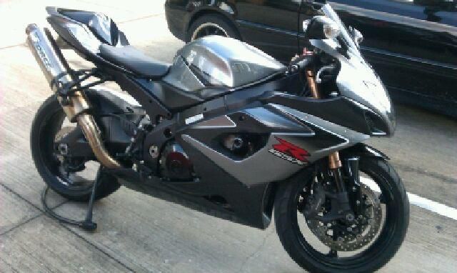 Gsxr 1000 black and grey, 11k, full pipe and bazzaz fuel injection system