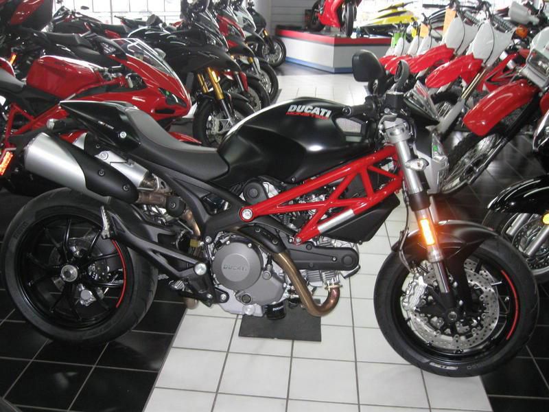 2013 Ducati Monster Sportbike 