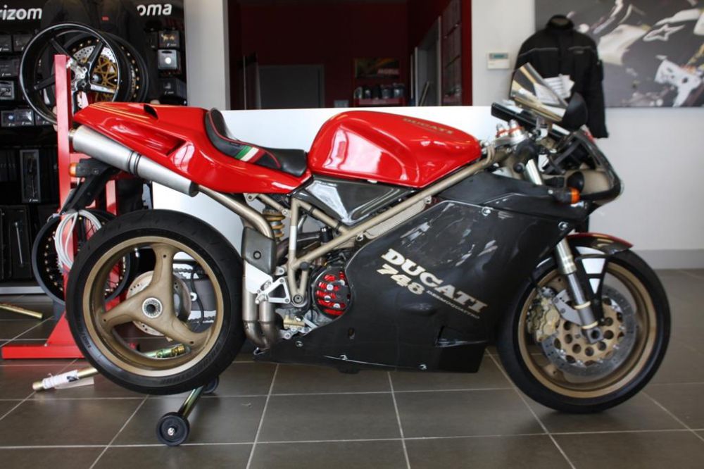 1998 Ducati 748 Sportbike 