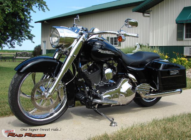 Used 2004 Harley Davidson Road King Custom for sale.
