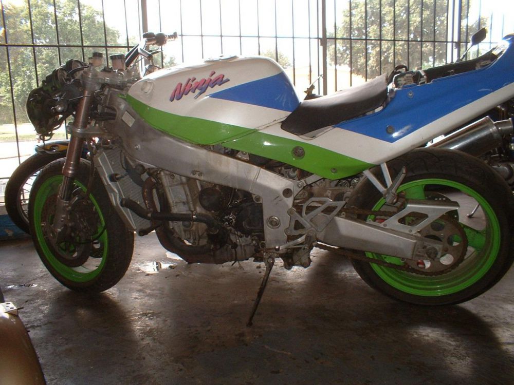 1991 Kawasaki ZX 7 Sportbike 