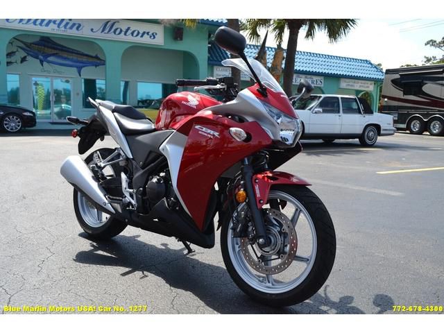 2011 Honda CBR 250R Motorcycle ONLY 1200 MILES!!