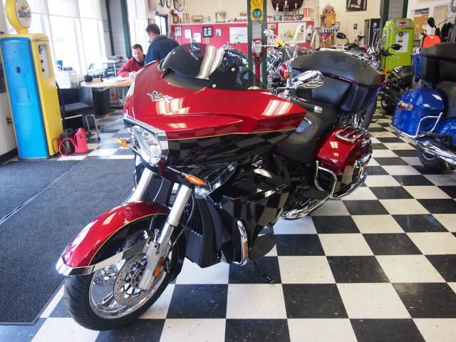 Used 2014 Victory Cross Country for sale.