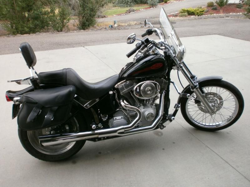 2006 Harley Davidson Black and Red, saddle bags, windshield, lots of chrome.