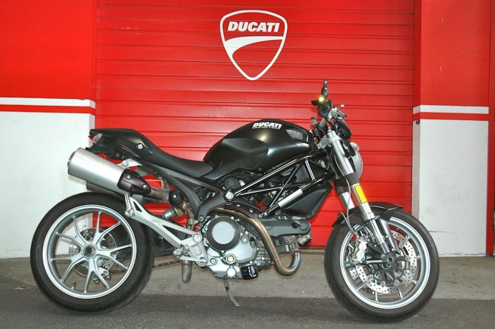 2009 Ducati Monster 1100 Sportbike 